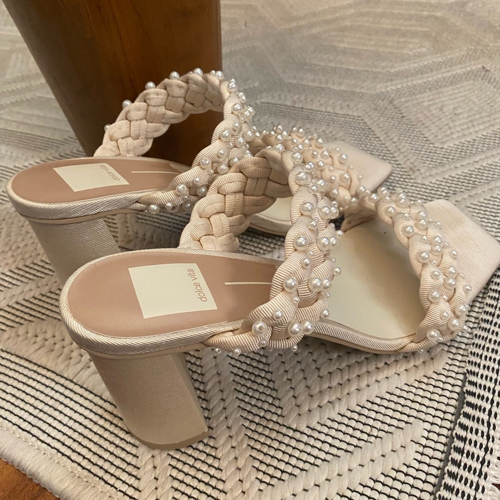 NWOT Dolce Vita Tan Pearl-Adorned Women's Heels - Picture 4 of 7
